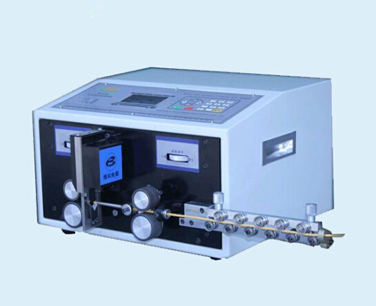 Automatic wire cutting and stri